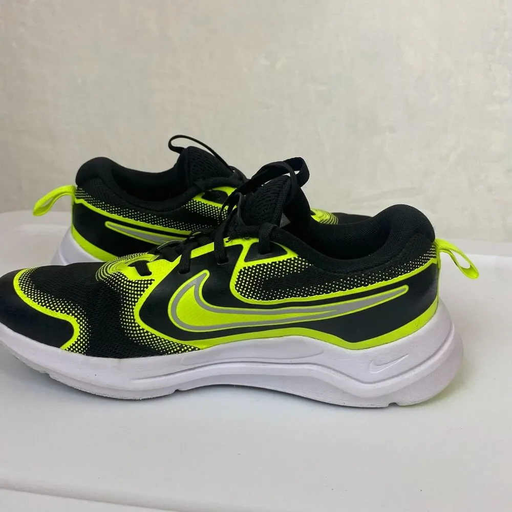 Nike Kids Cosmic Runner Running Shoes Black Volt Yellow 5.5 Youth